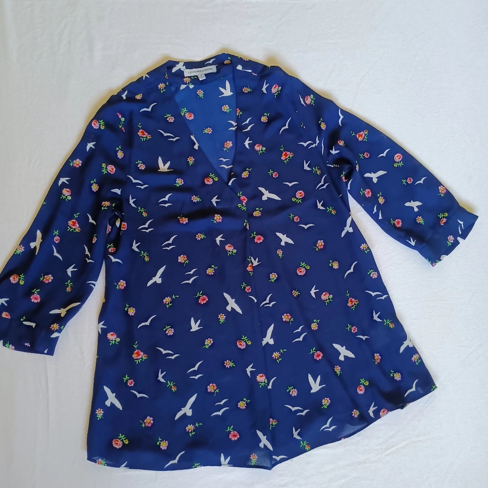 Madison Blue Floral Bird Blouse Lightweight Size Medium Spring Style